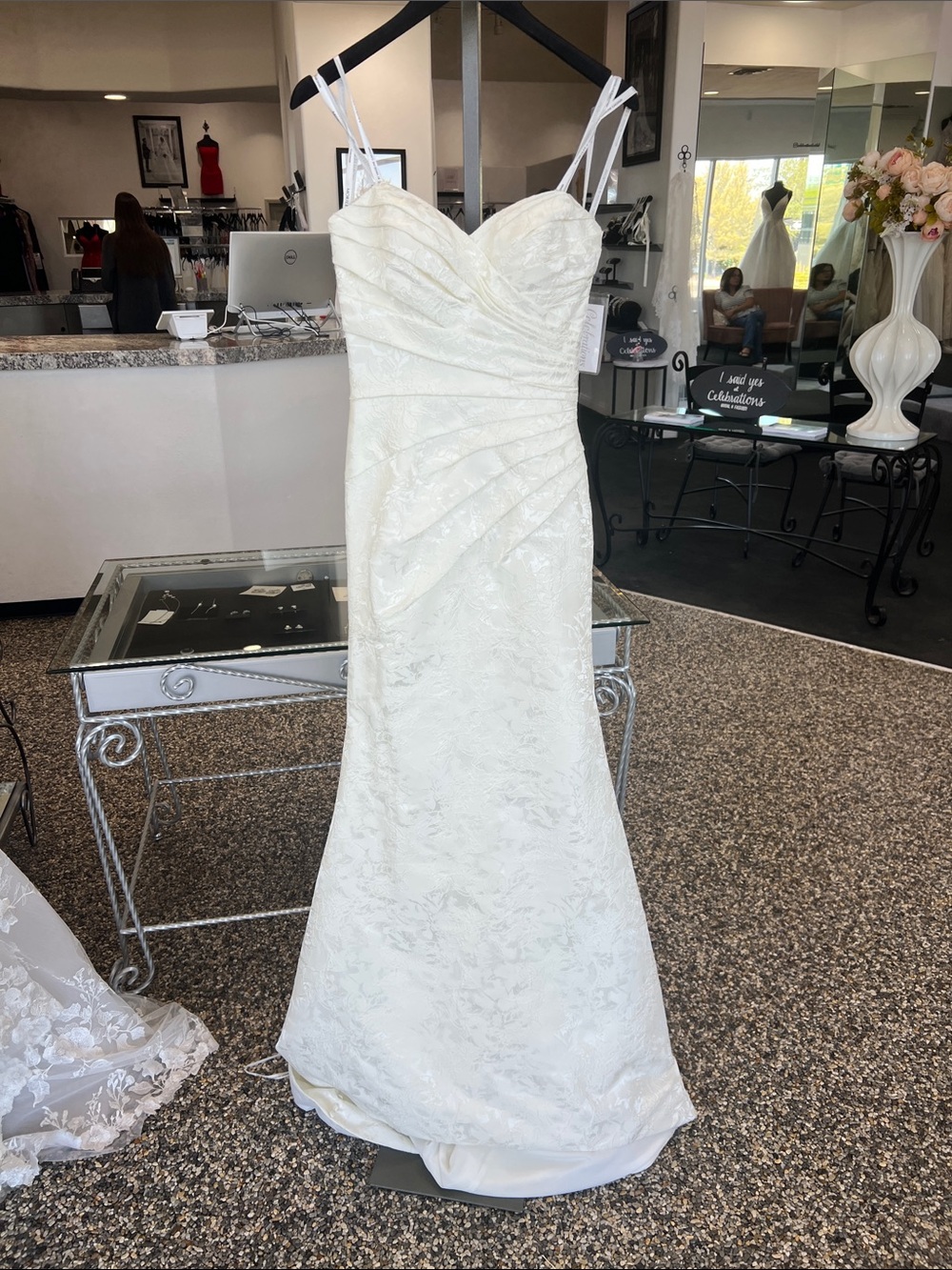 Ivory Weddings Dress with Sweetheart Neckline